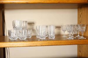 lot 252 image: Beautiful Diamond-Cut Styled Crystal Drink Ware