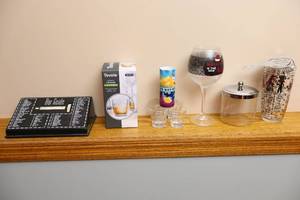 lot 286 image: Vintage Bar Ware Breweriana