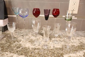lot 289 image: Vintage Multi-Colored Cordial Glasses Long Stemmed Liqueur Glasses in Varying Shapes & Colours