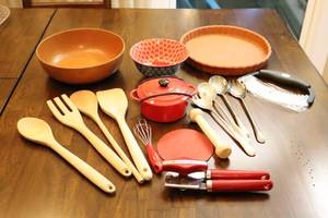 lot 304 image: Kitchen AccessoriesEllingers Agatized-Wood 9 Serving Bowl, Copco 10 Stone, Wood Utensils Etc