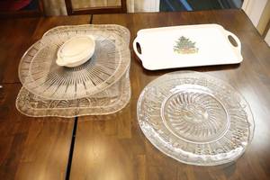 lot 307 image: Kitchen AccessoriesEntertaining Serving Platters Glass, Plastic Etc