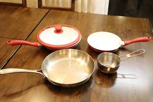 lot 318 image: Fields Cookware Pan, Silicone Lidded  Ceramic() Pan Etc