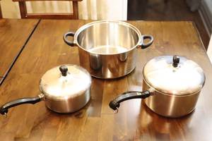 lot 319 image: Vintage Montgomery Wards Cookware Classics Pans
