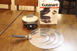 lot 321 image: Cuisinart Waffle Maker, Stainless Steel Frying Screen Cover Lid