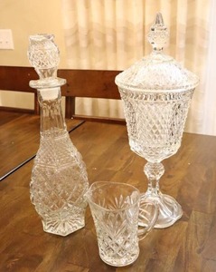 lot 328 image: Vintage Wexford By Anchor Hocking Apothecary Covered Jar, Decanter, Pitcher