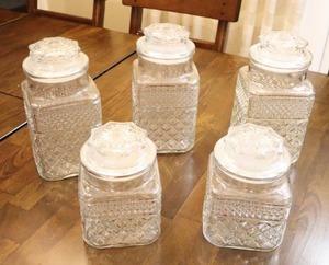 lot 329 image: Vintage Wexford By Anchor Hocking Canister Candy Covered Lidded Jar Set