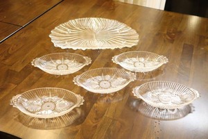 lot 333 image: Beautiful Crystal Serving Platter and 5-Piece Set