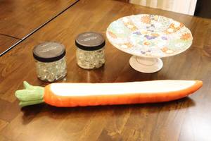 lot 337 image: Vintage 1950s Amari Arita-Style Japanese Fan Pedestal Cake Server, Carrot Cracker Bowl Etc