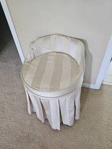 lot 85 image: Linen White Vanity Stool