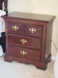 lot 7 image: Elegant Mahogany 3-Drawer Nightstand - A