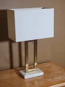 lot 200 image: Sleek Contemporary Table Lamp