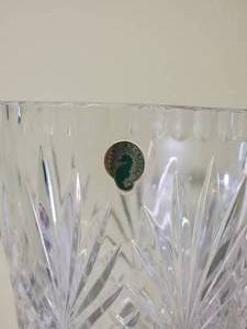 lot 44 image: Stunning Fine Crystal Vase