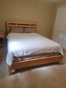lot 71 image: Contemporary Blonde Full Size Bed Set