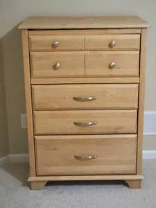 lot 69 image: Contemporary Blonde 5-Drawer Dresser
