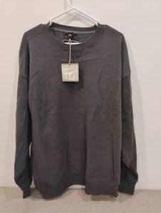 lot 75 image: NEW WHITE BEAR CLOTHING CO. SWEATER SIZE XL