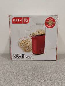 lot 121 image: DASH FRESH POP POPCORN MAKER