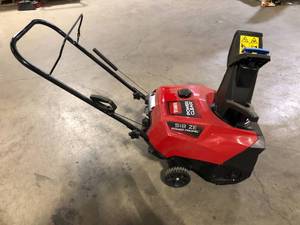 Toro Power Clear 518 ZE 18 in. Self-Propelled Single-Stage Gas Snow Blower  Customer Returns See Pictures