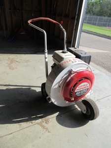 lot 905 image: LITTLE WONDER, HIGH POWER,  WALK BEHIND GAS BLOWER