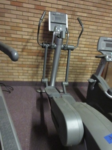 lot 919 image: LIFE FITNESS ELLIPTICAL TRAINER