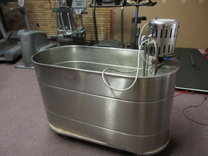 lot 922 image: STAINLESS STEEL WHIRLPOOL TUB