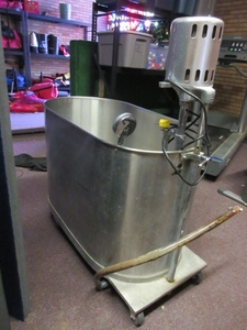 lot 923 image: WHITEHALL STAINLESS STEEL WHIRLPOOL TUB