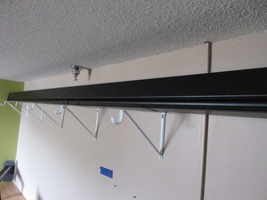 lot 930 image: BRETFORD12 FOOT PULL DOWN MOVIE SCREEN