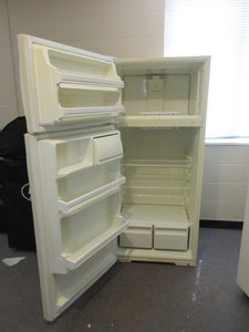 lot 971 image: FRIGIDAIRE REFRIGERATOR FREEZER