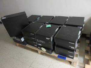 lot 940 image: PALLET OF COMPUTER STUFF