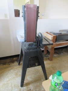 lot 950 image: CRAFTSMAN BELT AND DISC SANDER