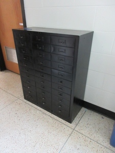 lot 941 image: METAL CABINET WITH DRAWERS