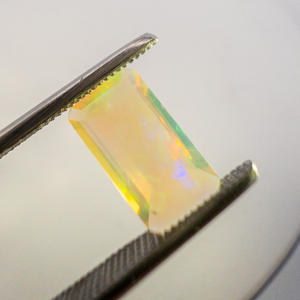 lot 55 image: ETHIOPIAN OPAL - 0.85ct. Rectangular step cut
