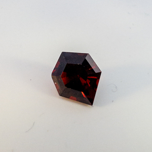 lot 66 image: GARNET - 2.29ct. Hexagonal shield cut