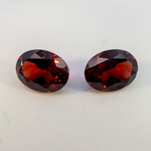 lot 67 image: Pair of GARNETS - 3.17ct. Oval brilliant cut
