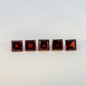 lot 68 image: Group of 5 GARNETS - 2.18ct. Square step cut