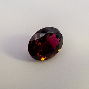 lot 69 image: GARNET - 2.35ct. Oval brilliant cut