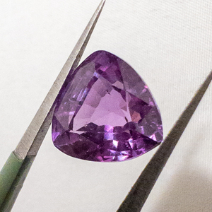 lot 89 image: LAB GROWN COLOR CHANGE SAPPHIRE - 4.28ct. Trillion cut