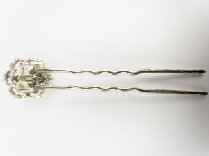 lot 213 image: Simulated Pearl Cluster Yellow Plated Base Metal Hair Pin.
