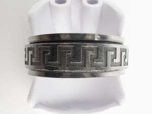 lot 224 image: Greek Key Spinning Base Metal Ring. Size 9 - 9.25.