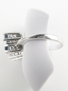 lot 225 image: Blue & White CZ 3 Stone 915 Silver Ring. 