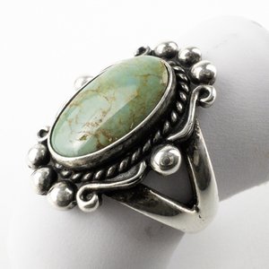 lot 259 image: Unmarked (Navajo) Oval Turquoise Sterling Silver Ring. Size 7 - 7.25.