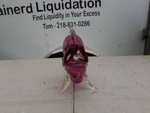 lot 5 image: Pink and Clear Glass Fish Figurine