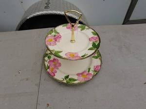 lot 15 image: Franciscan Dessert tray rose pattern