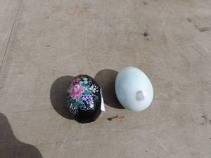 lot 62 image: Decorative Egg Lot - Hand-Painted and Marble Eggs