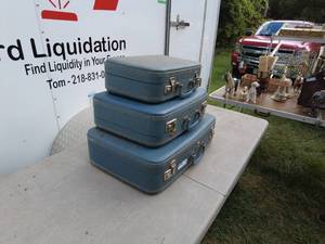 lot 67 image: Set of 3 Vintage Blue Suitcases