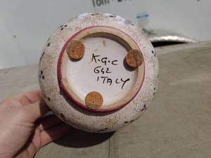 lot 106 image: Hand-Painted Ceramic Decorative Bowl - Made in Italy