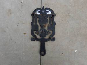 lot 109 image: Vintage Cast Iron Trivets - Set of 2
