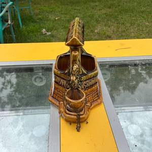lot 355 image: Vintage McCoy Ceramic Wishing Well Planter