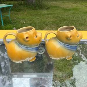 lot 363 image: Vintage Shawnee USA Pig Pitcher Set