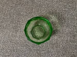 lot 367 image: Vintage Green Uranium Glass Bowl