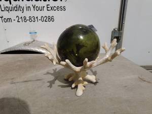 lot 168 image: Decorative Coral and Green Glass Sphere
